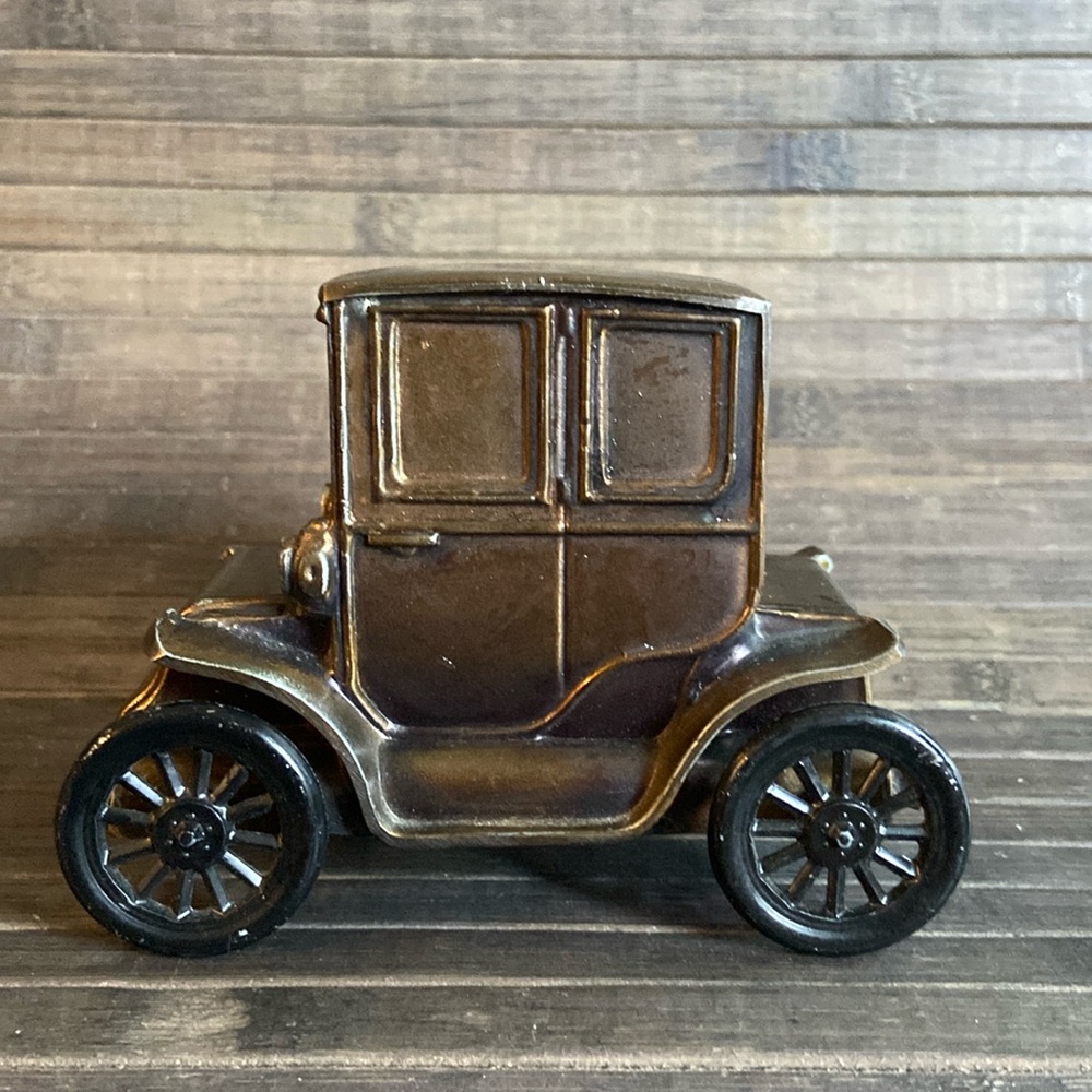 Vintage Banthrico 1910 Baker Electric Car Diecast Still Coin Bank